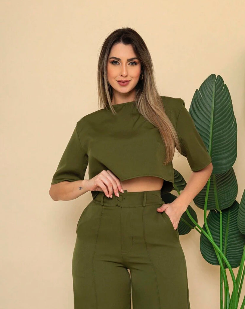 Conjunto Megham Feminino de Alfaiataria Premium: Blusa Manga Curta e Calça Reta