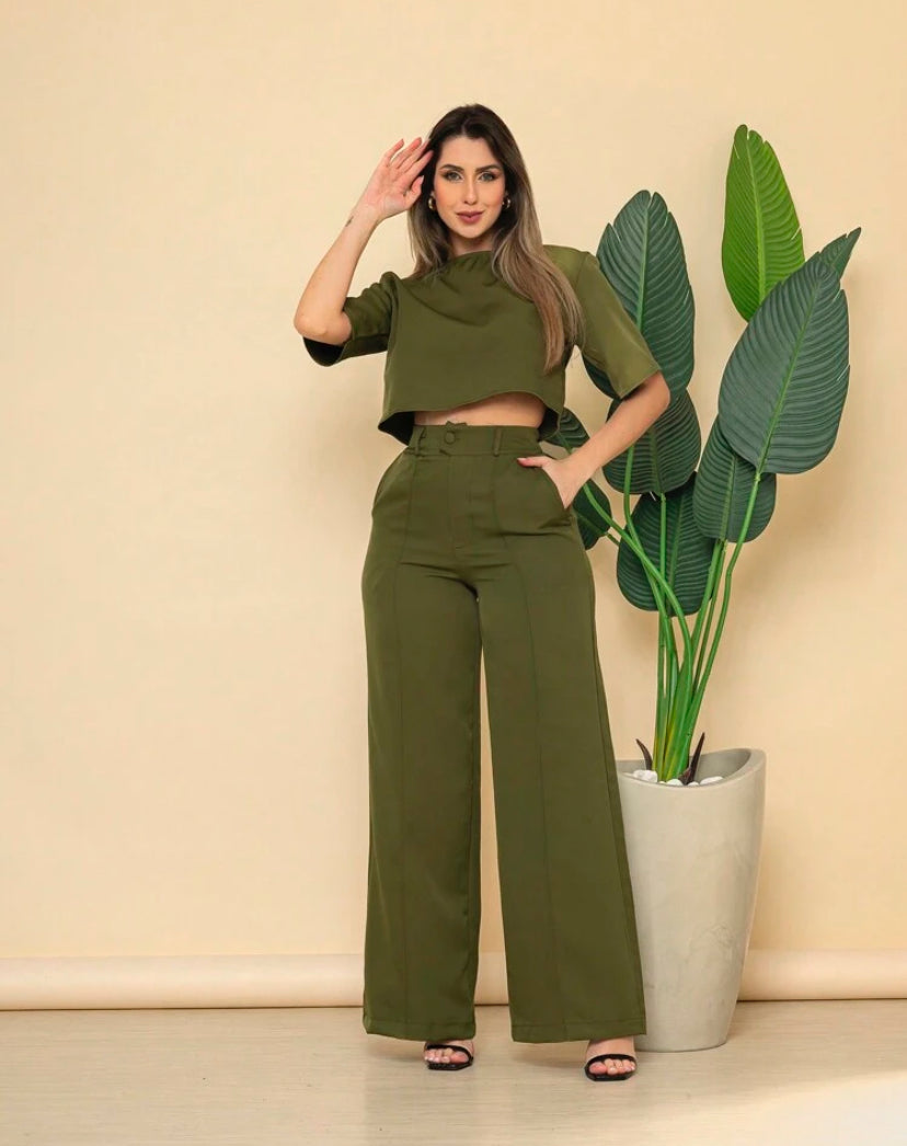 Conjunto Megham Feminino de Alfaiataria Premium: Blusa Manga Curta e Calça Reta