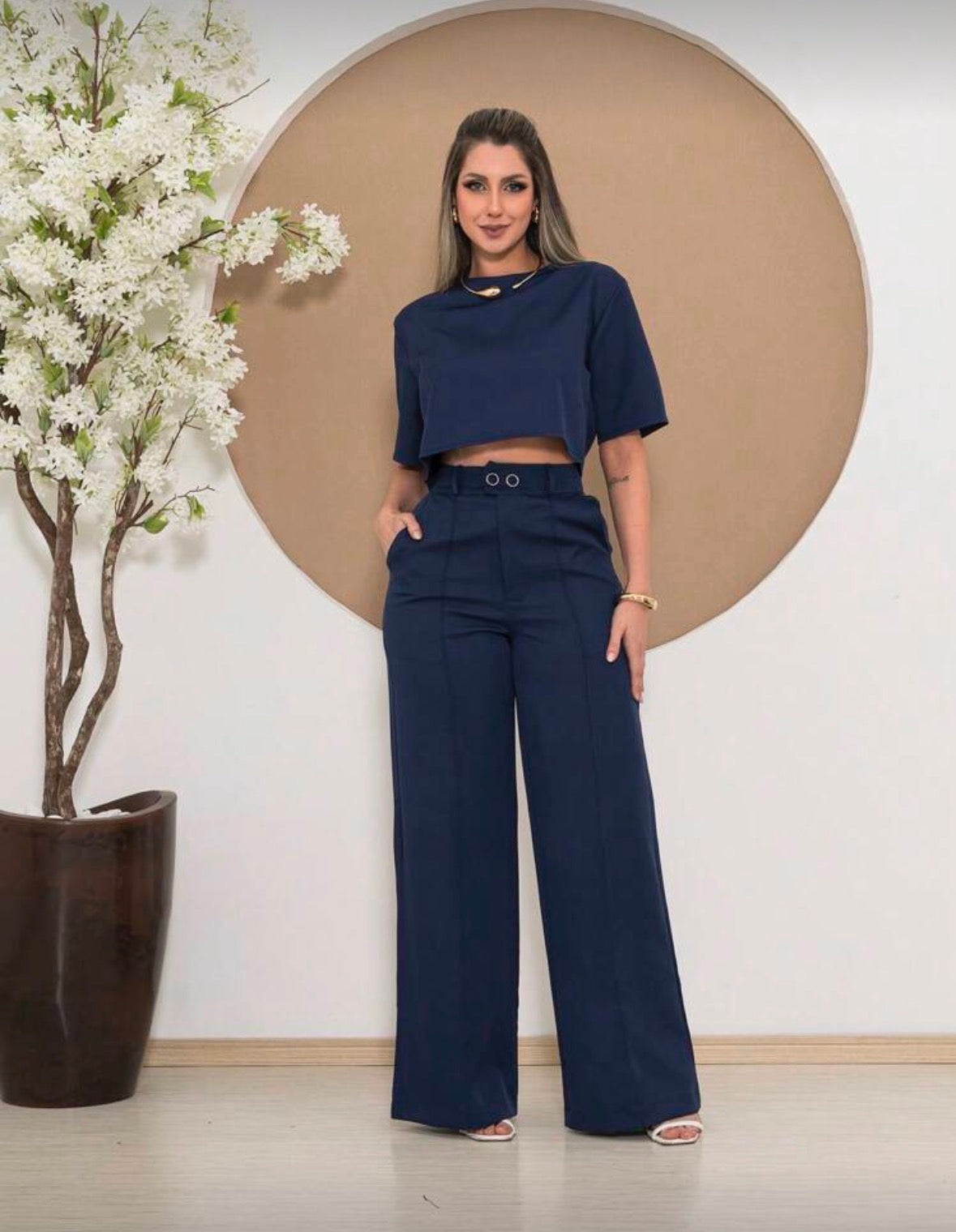 Conjunto Megham Feminino de Alfaiataria Premium: Blusa Manga Curta e Calça Reta