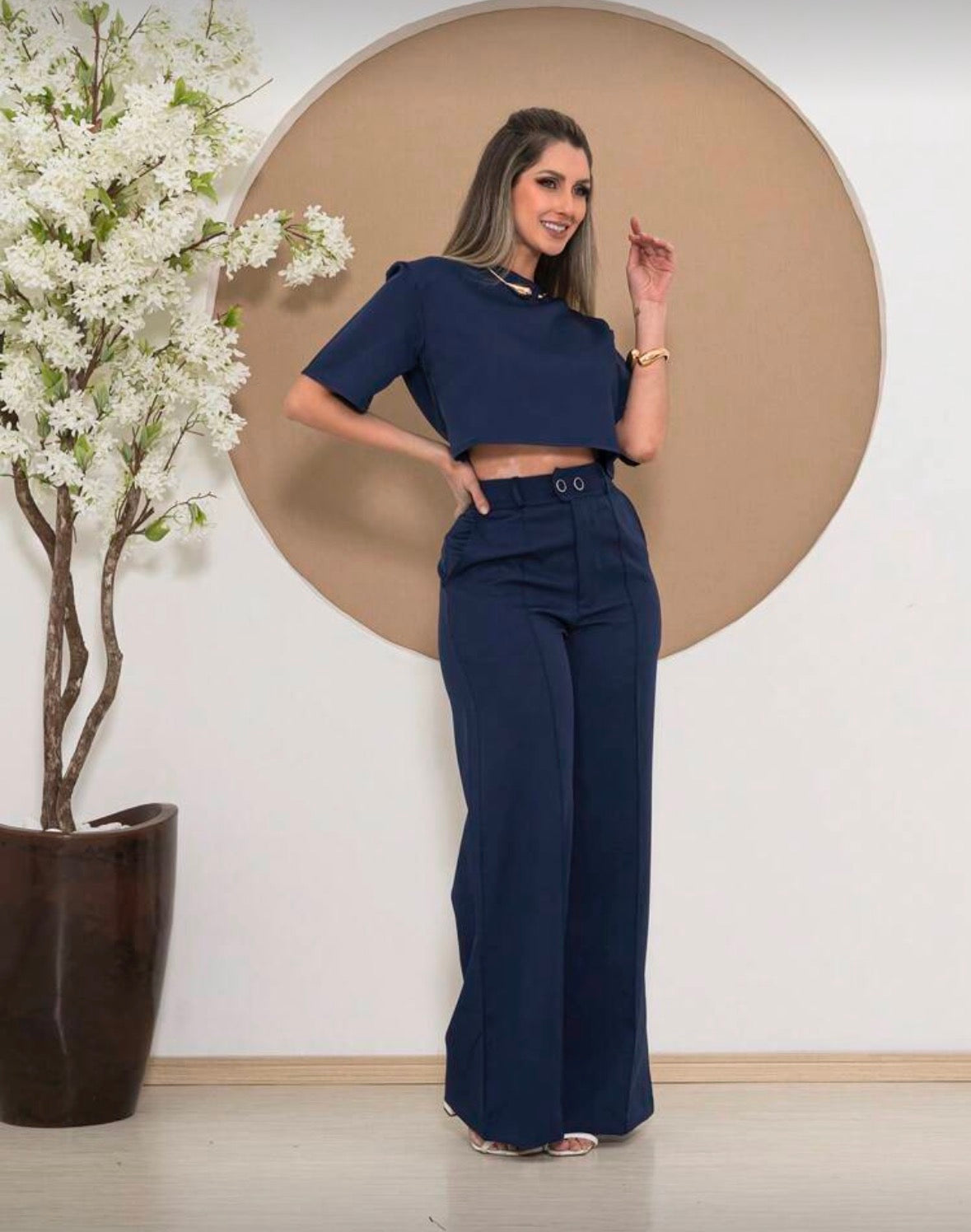 Conjunto Megham Feminino de Alfaiataria Premium: Blusa Manga Curta e Calça Reta