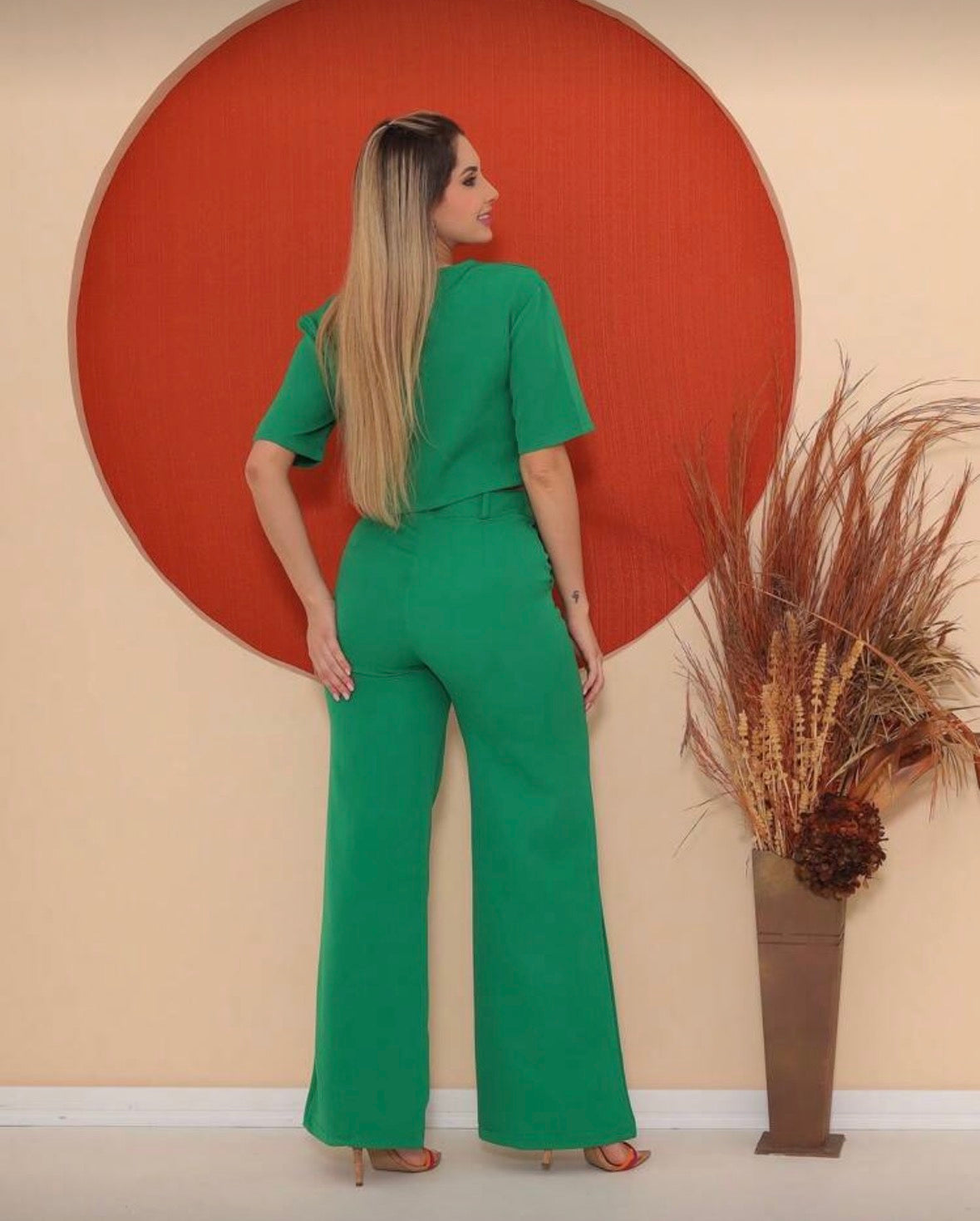 Conjunto Megham Feminino de Alfaiataria Premium: Blusa Manga Curta e Calça Reta