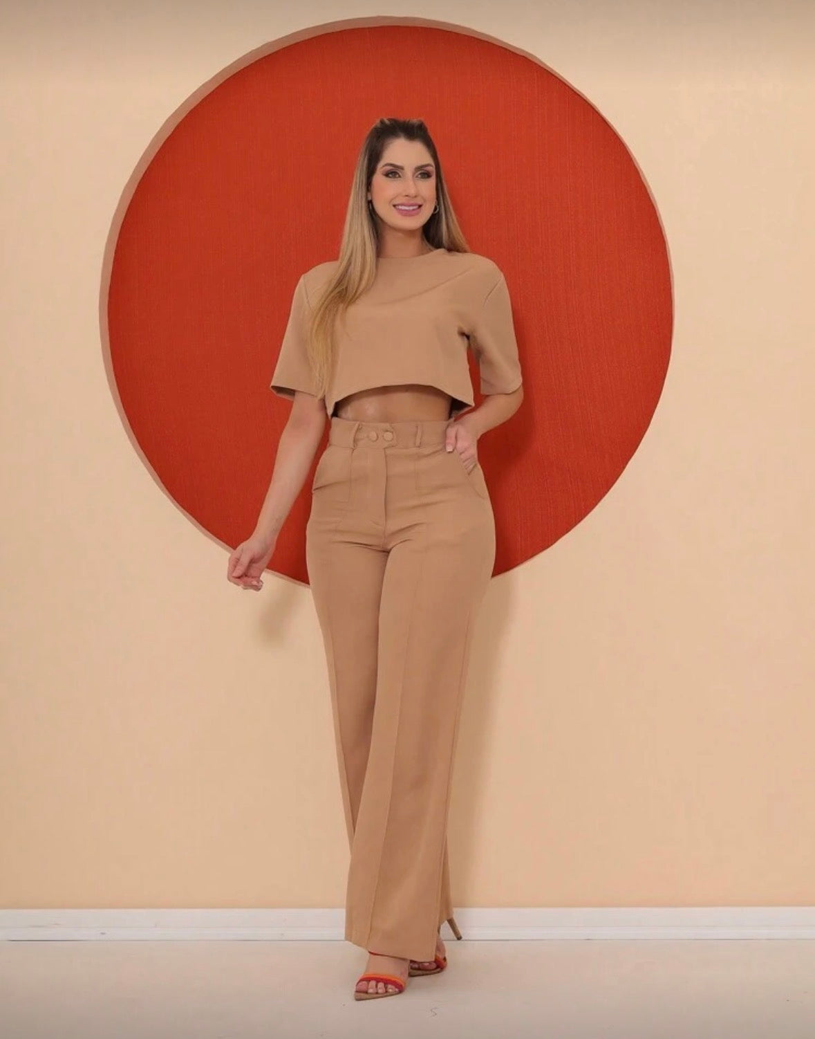 Conjunto Megham Feminino de Alfaiataria Premium: Blusa Manga Curta e Calça Reta