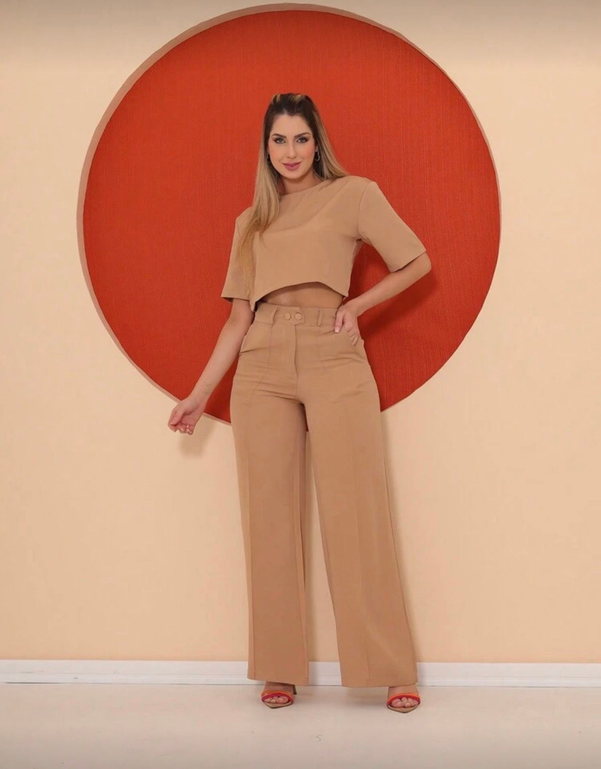 Conjunto Megham Feminino de Alfaiataria Premium: Blusa Manga Curta e Calça Reta