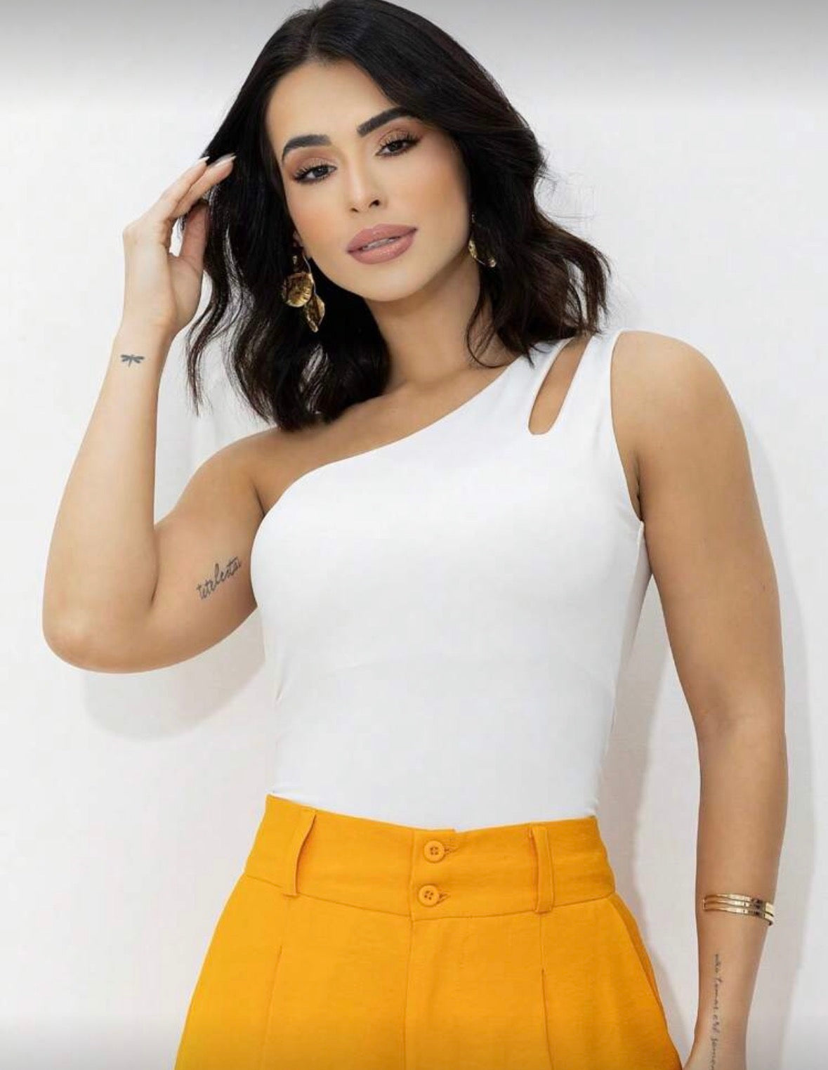 Compre 2 Leve 3 – Kit 3 Regatas Femininas Ombro Só em Suplex, Blusa Nula Manga Casual Tendência | Madassa