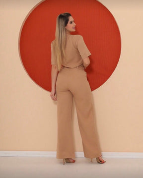 Conjunto Megham Feminino de Alfaiataria Premium: Blusa Manga Curta e Calça Reta