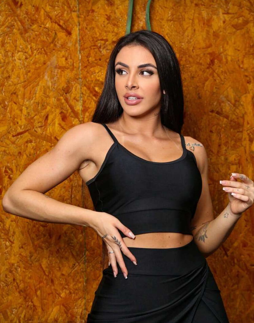 Conjunto Fitness Feminino para Academia – Top Alcinha com Short Saia Esportivo Versátil