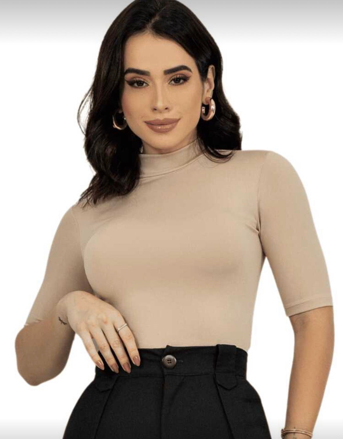 Compre 1 Leve 2 – Kit 2 Blusas Femininas Gola Alta Cacharrel em Suplex Manga Curta Lisa para Outono e Inverno | Madassa